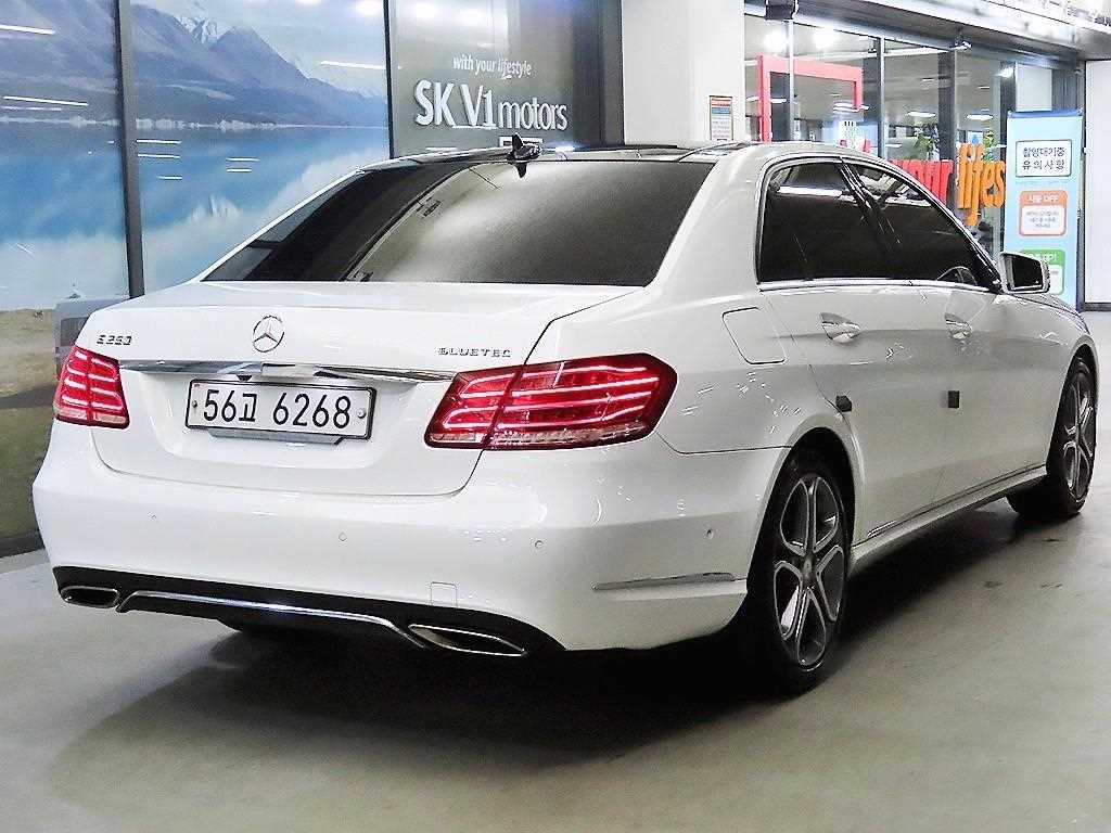 Mercedes Benz E class - Vista 4