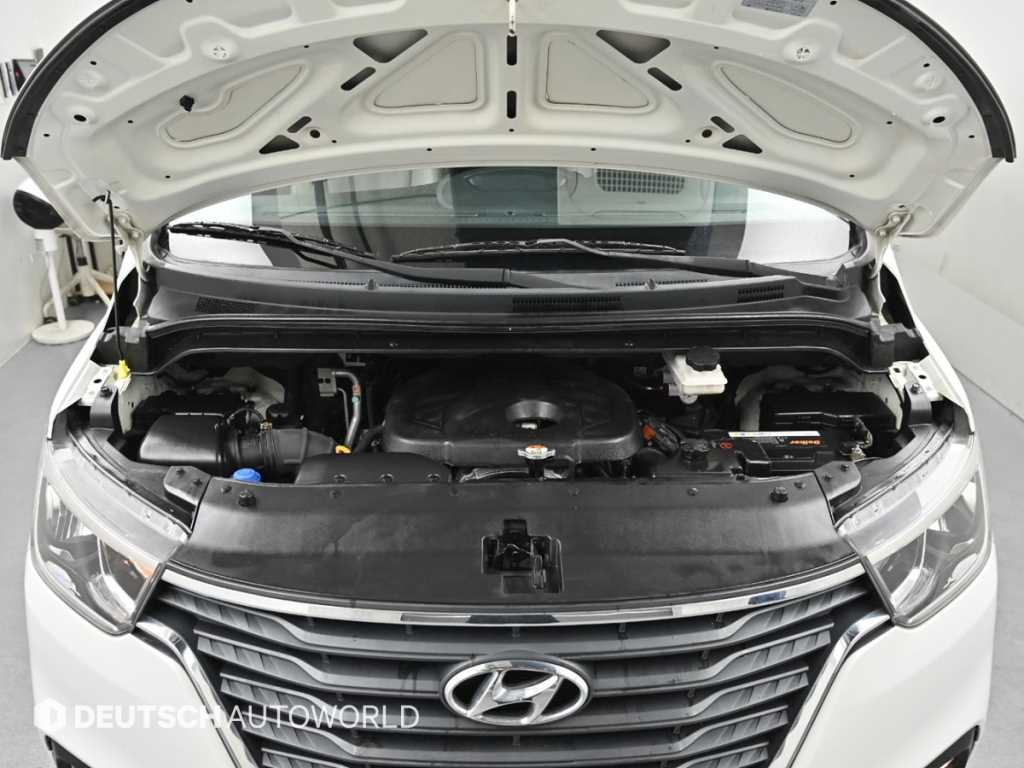 HYUNDAI Starex - Vista 6