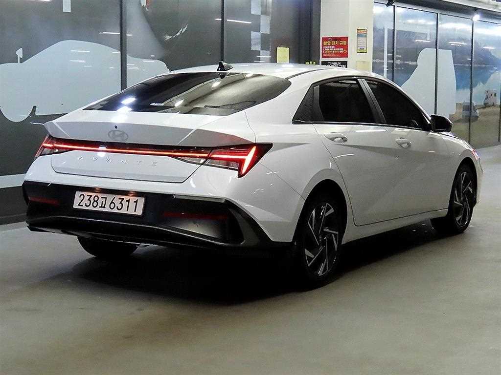 HYUNDAI Avante - Vista 4