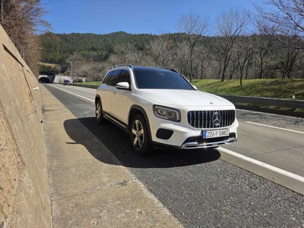 Mercedes Benz GLB Class - Vista 2