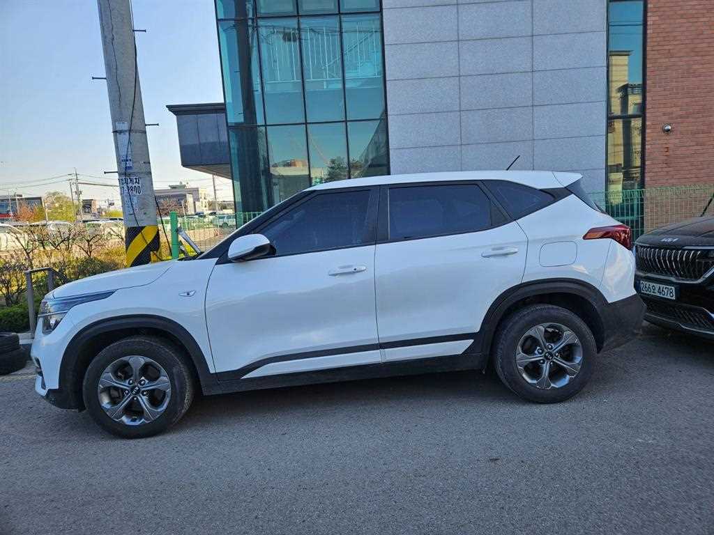 KIA Seltos - Vista 3