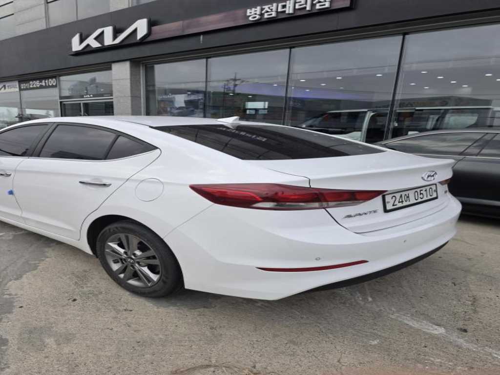 HYUNDAI Avante - Vista 3