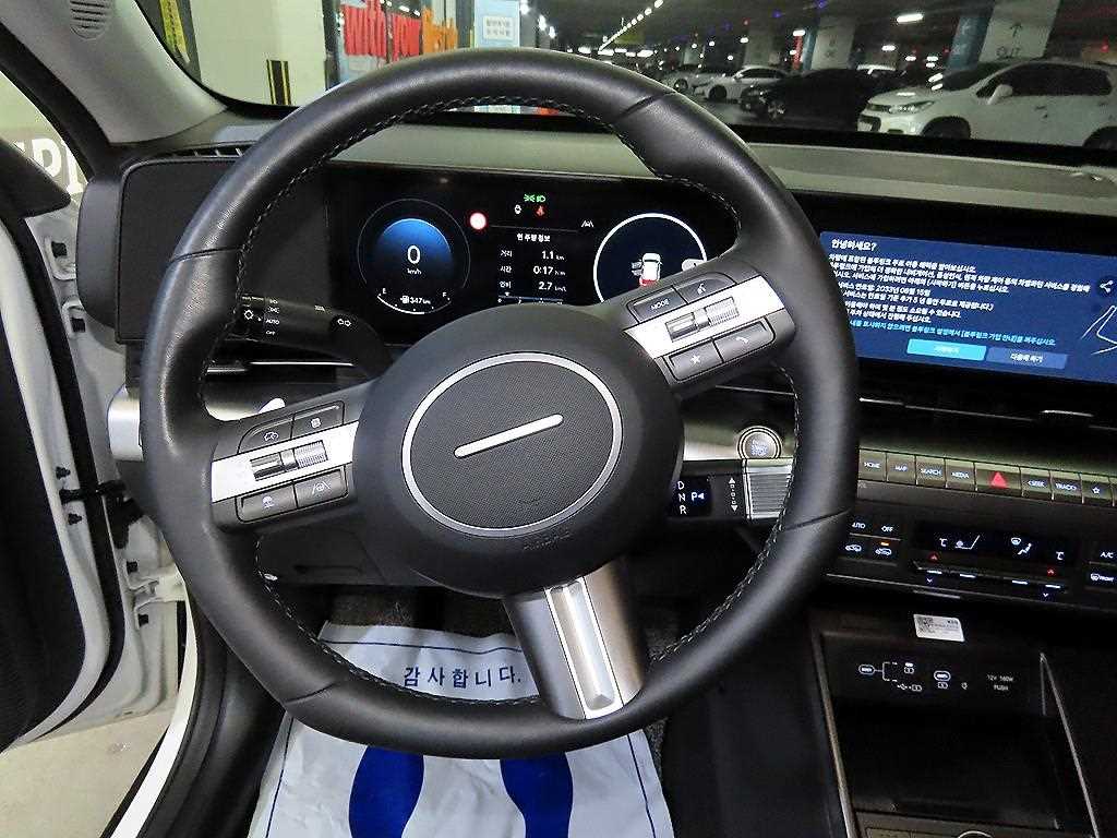 HYUNDAI Kona - Vista 8