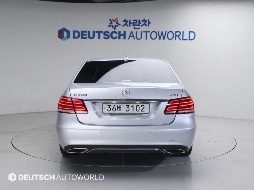 Mercedes Benz E class - Vista 4