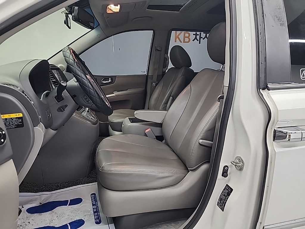 KIA Carnival - Vista 11