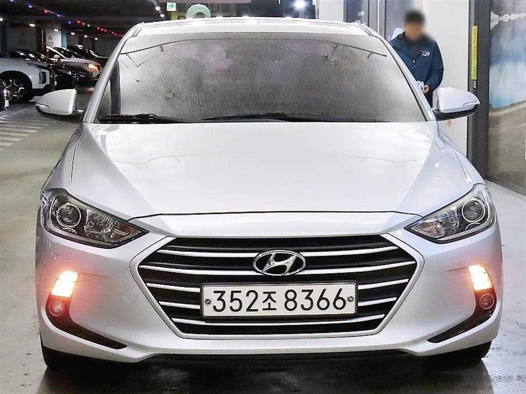 HYUNDAI Avante - Vista 2