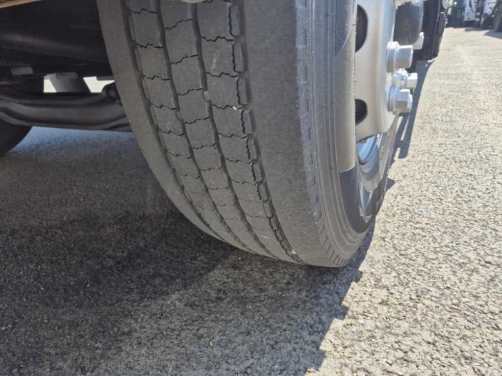 medium and large cargo truck - Vista 8