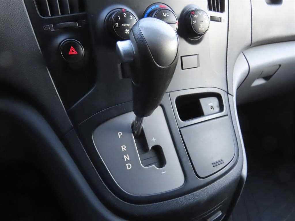 HYUNDAI Starex - Vista 12