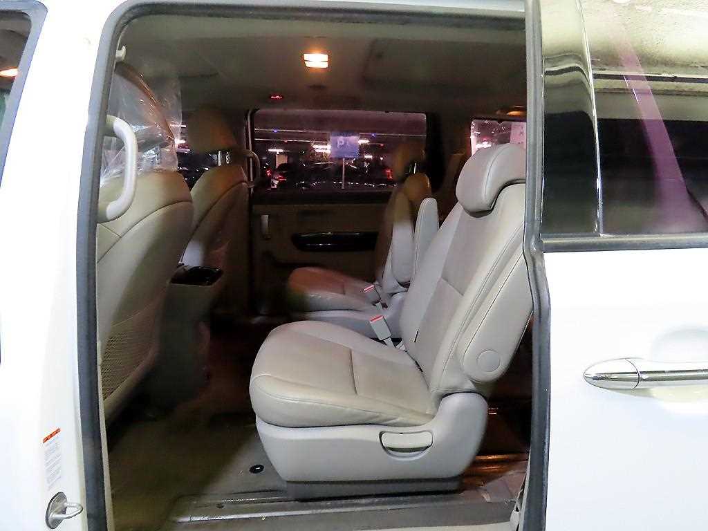 KIA Carnival - Vista 6