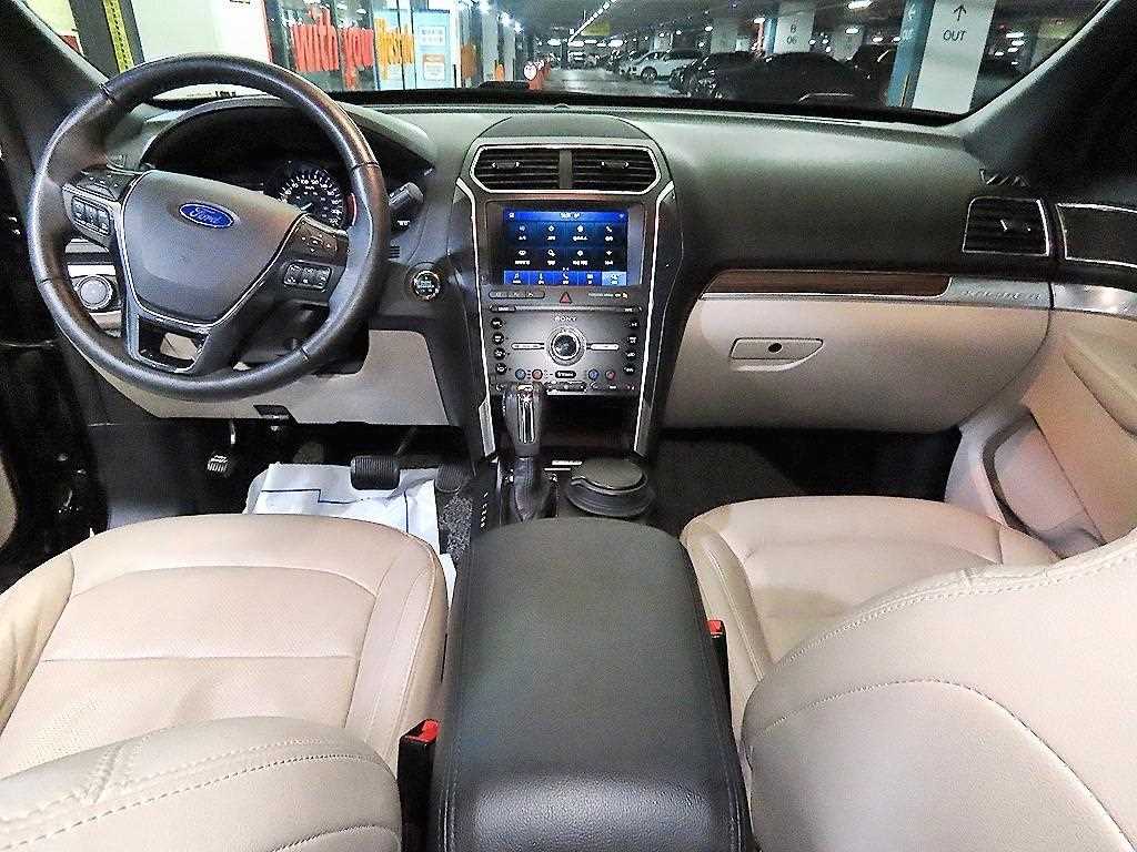 Ford Explorer - Vista 10