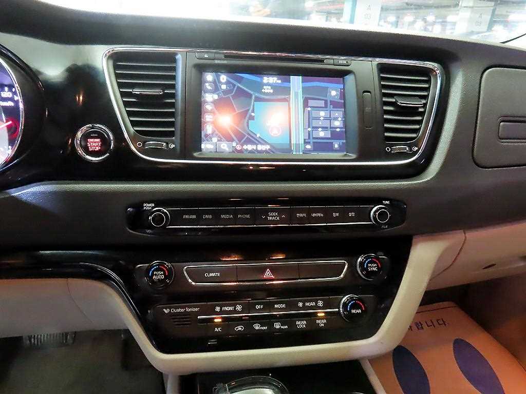 KIA Carnival - Vista 10