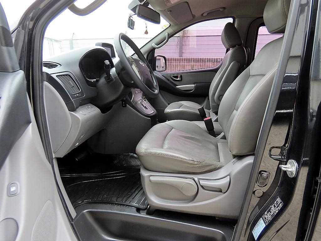 HYUNDAI Starex - Vista 5