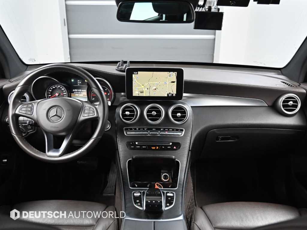 Mercedes Benz GLC Class - Vista 7