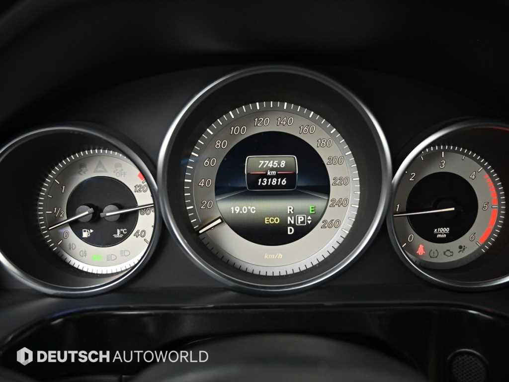 Mercedes Benz E class - Vista 8