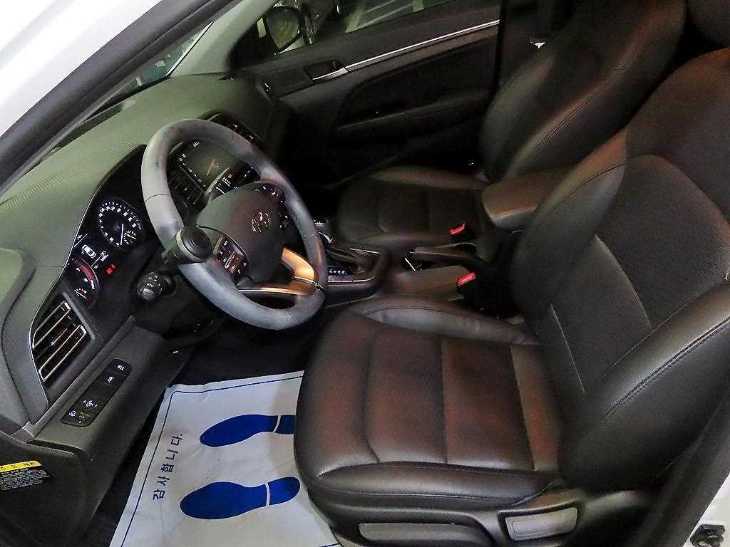 HYUNDAI Avante - Vista 6