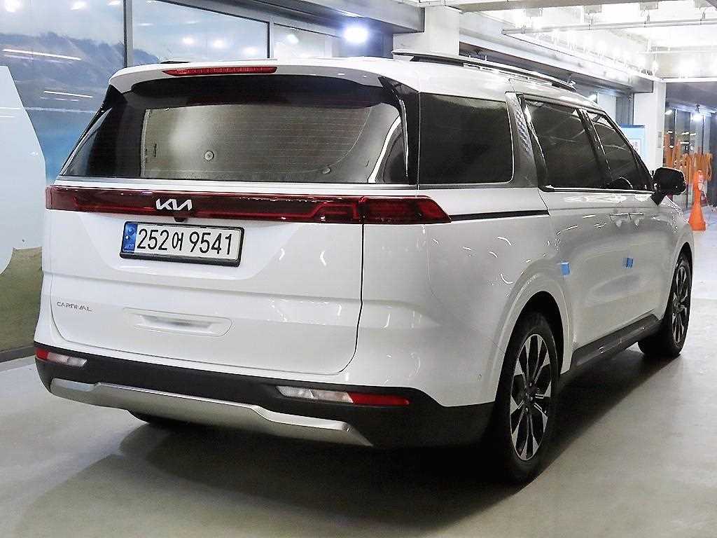 KIA Carnival - Vista 4