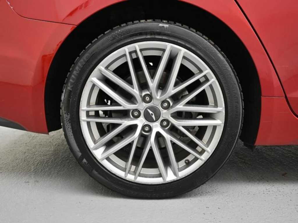 Genesis G70 - Vista 5