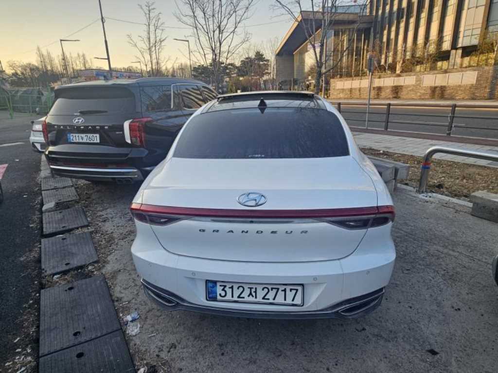 HYUNDAI Grandeur - Vista 2