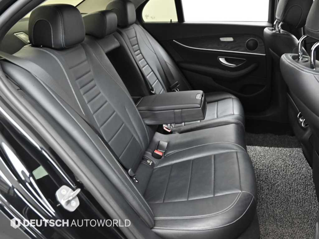 Mercedes Benz E class - Vista 12