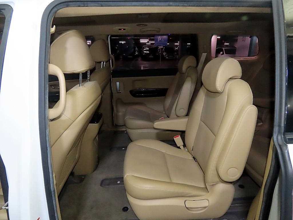 KIA Carnival - Vista 7