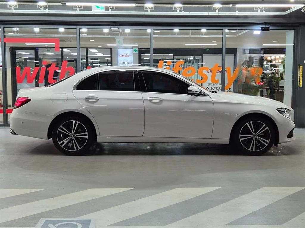 Mercedes Benz E class - Vista 3
