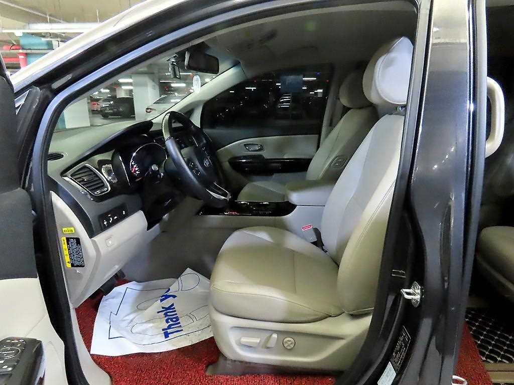 KIA Carnival - Vista 6