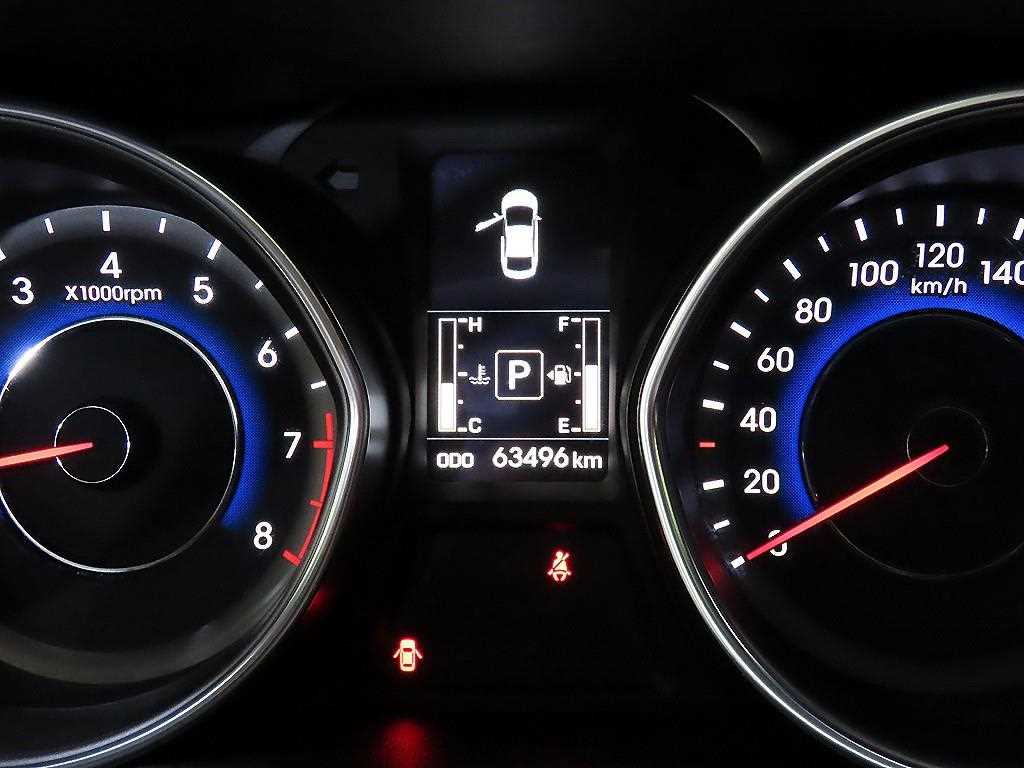 HYUNDAI Avante - Vista 9