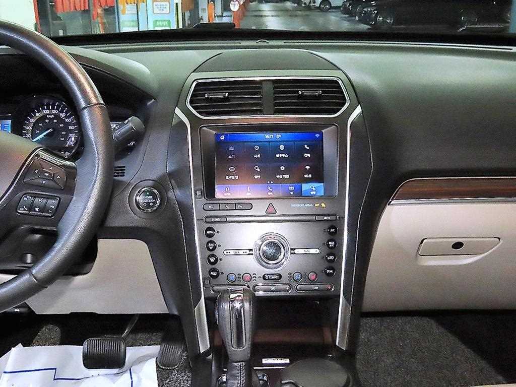 Ford Explorer - Vista 11