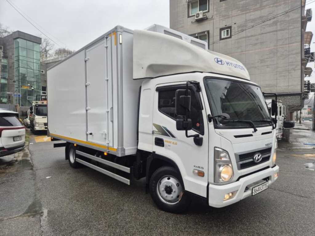 medium and large cargo truck - Vista 3