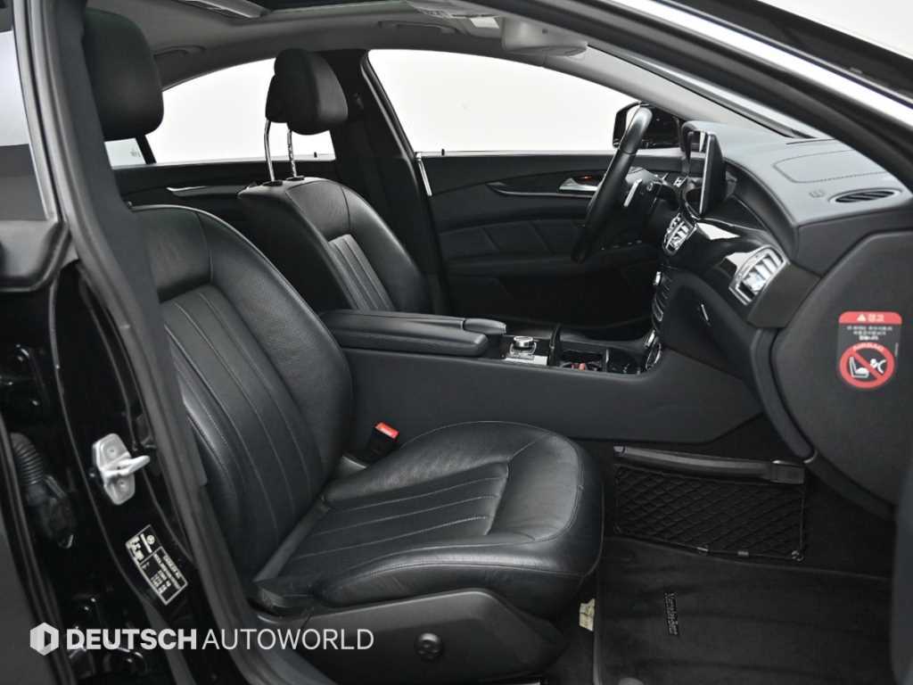 Mercedes Benz CLS Class - Vista 10