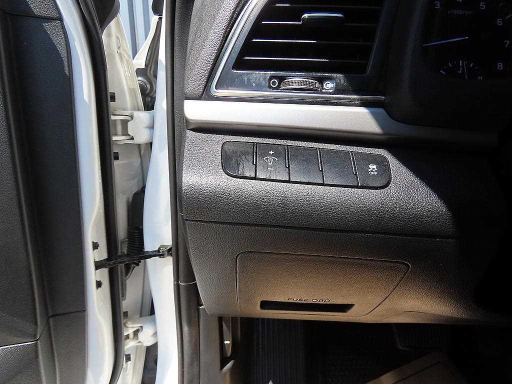 HYUNDAI Avante - Vista 12