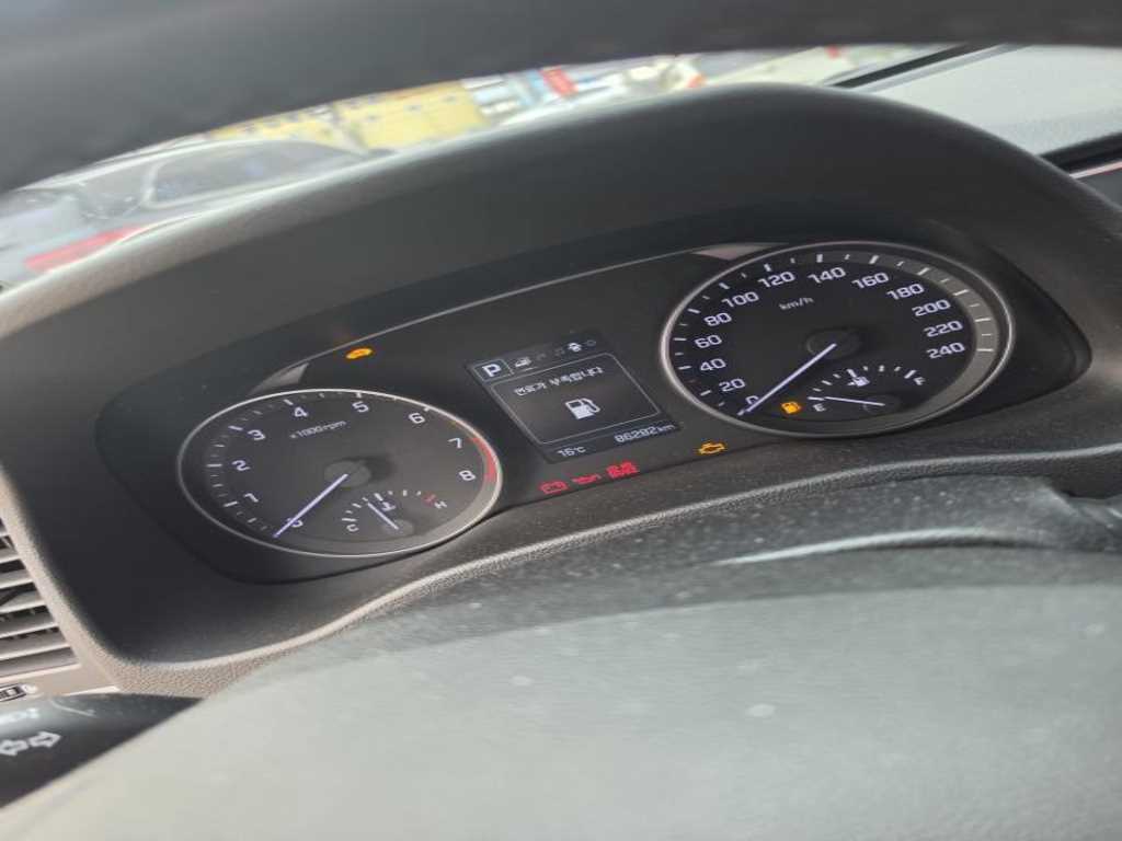 HYUNDAI Avante - Vista 5