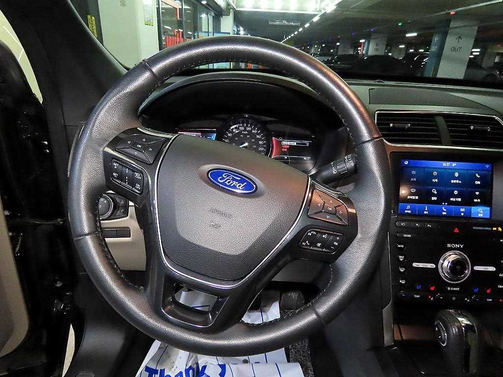 Ford Explorer - Vista 8