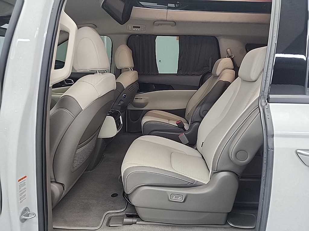 KIA Carnival - Vista 12