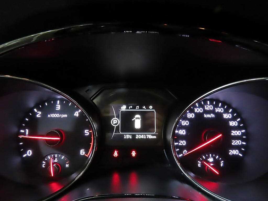 KIA Carnival - Vista 8