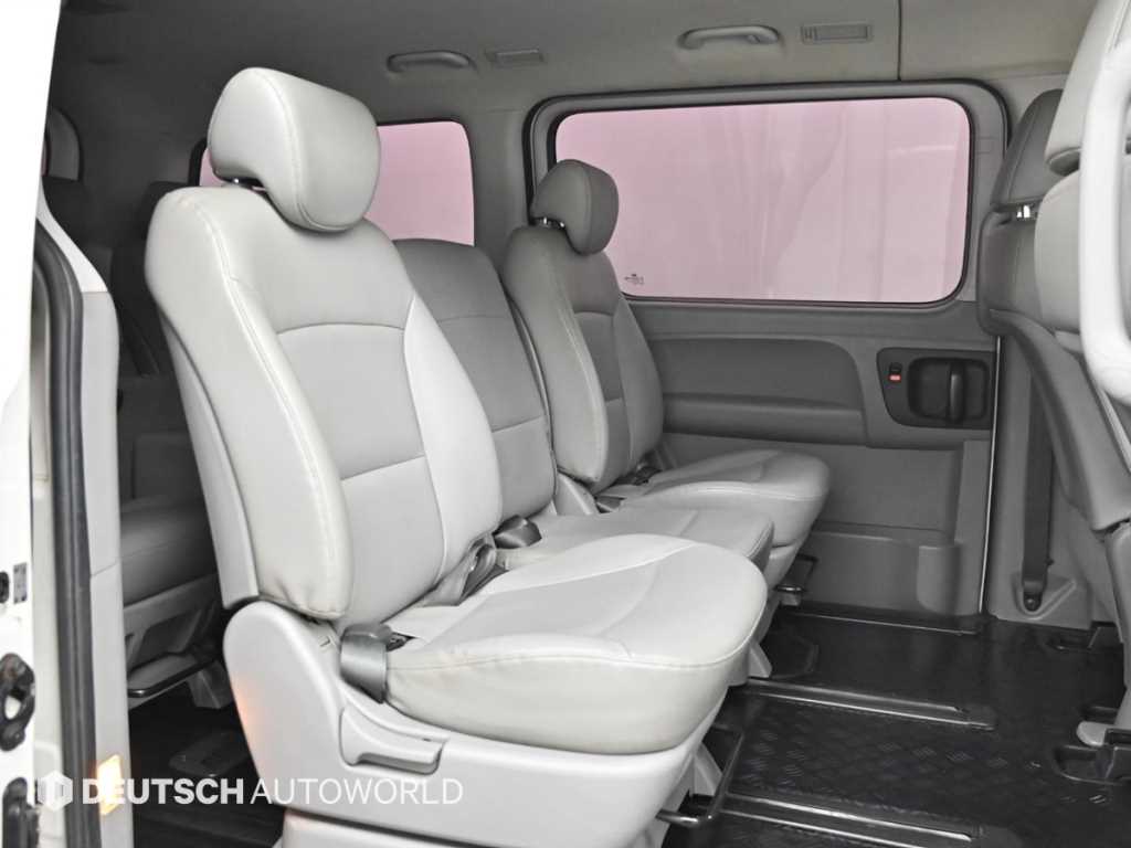 HYUNDAI Starex - Vista 12