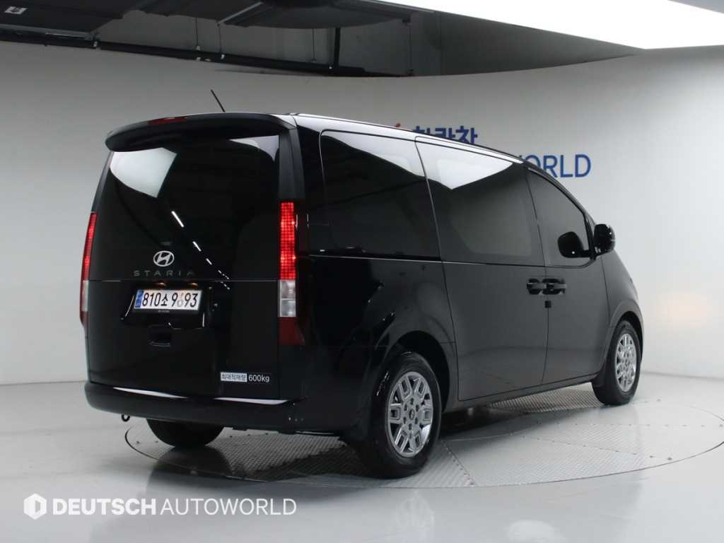 HYUNDAI Staria - Vista 2