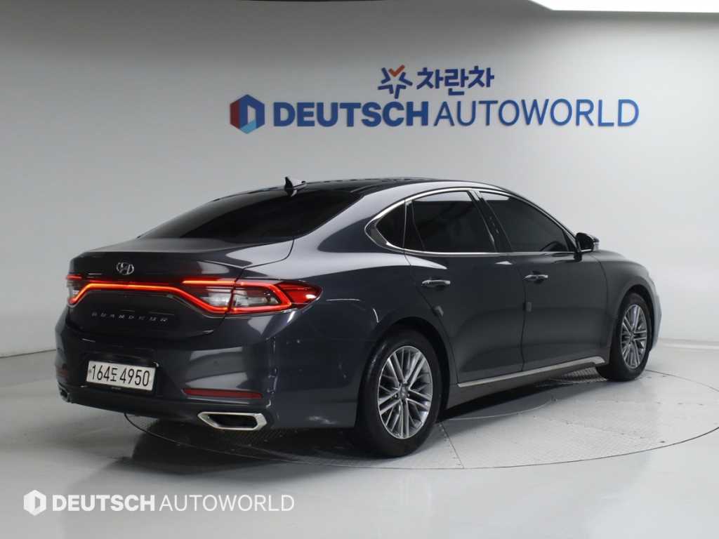 HYUNDAI Grandeur - Vista 2
