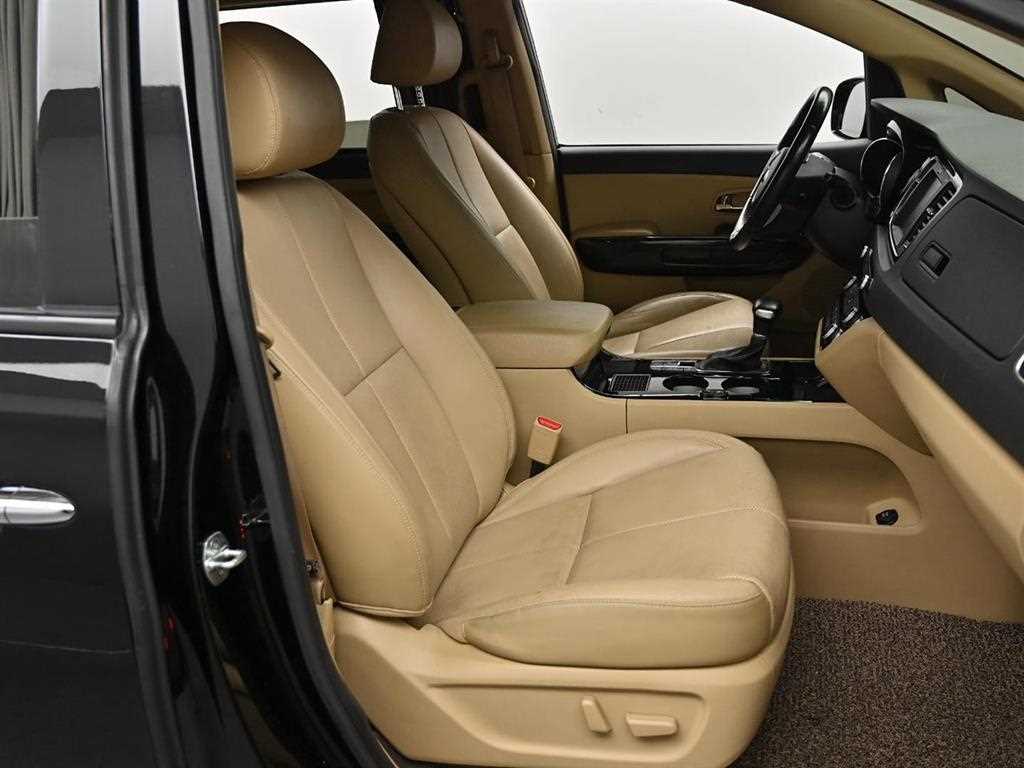 KIA Carnival - Vista 10