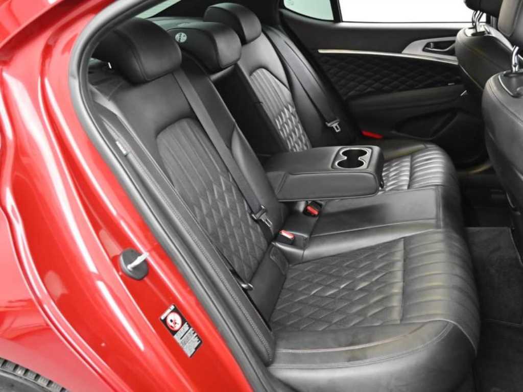 Genesis G70 - Vista 12