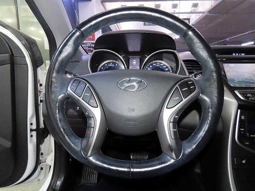 HYUNDAI Avante - Vista 8