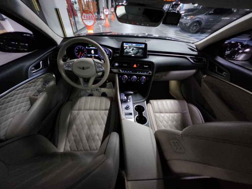 Genesis G70 - Vista 6