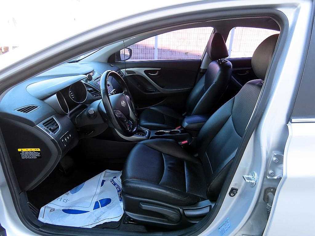 HYUNDAI Avante - Vista 5