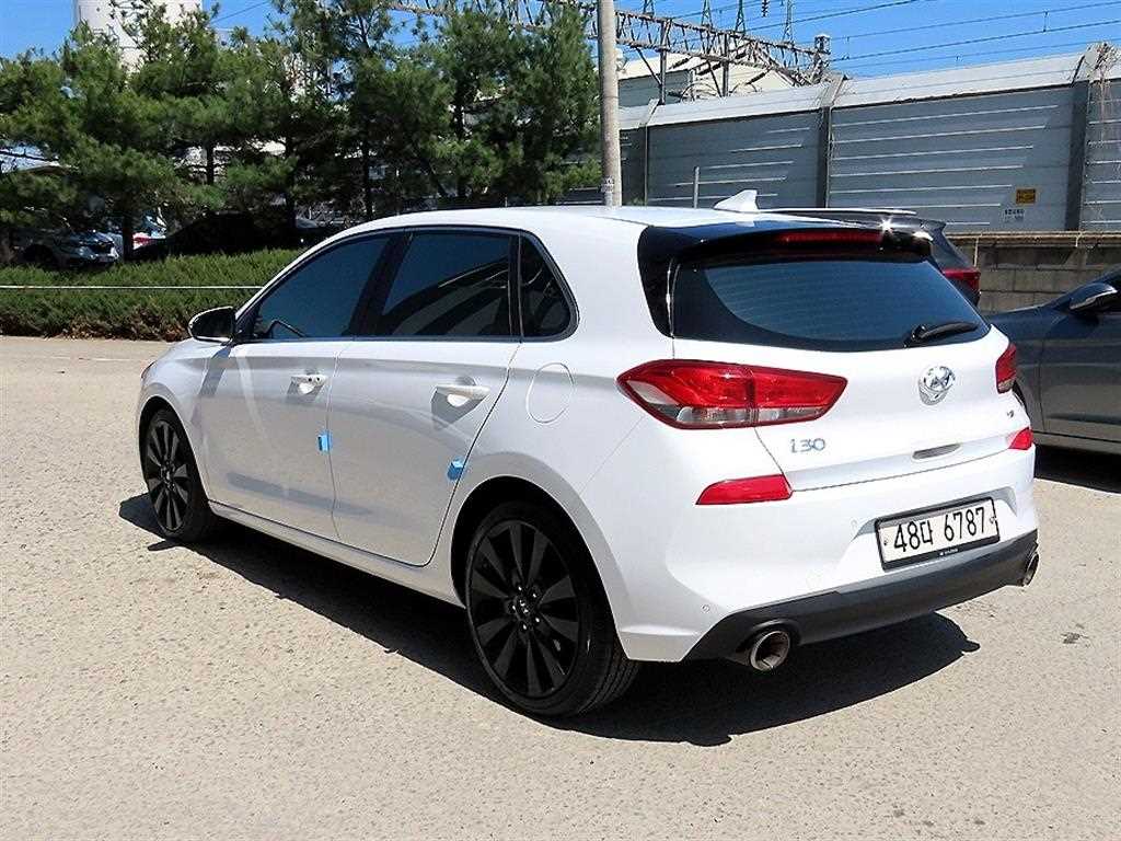 HYUNDAI i30 - Vista 3