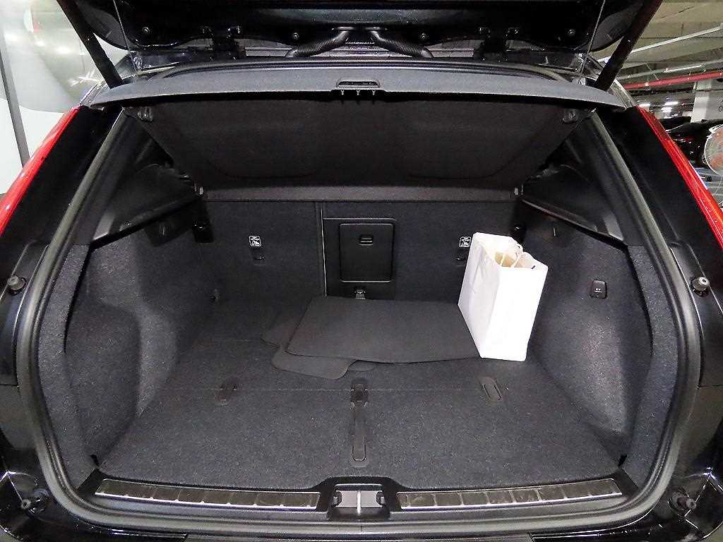 Volvo XC40 2023 Negro - Importación desde Corea - HF Imports Iquique - Foto 17