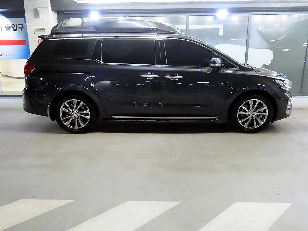 KIA Carnival - Vista 3