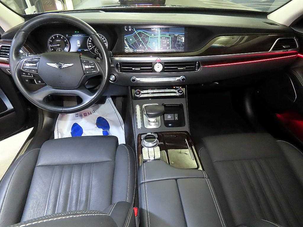 Genesis G90 - Vista 10