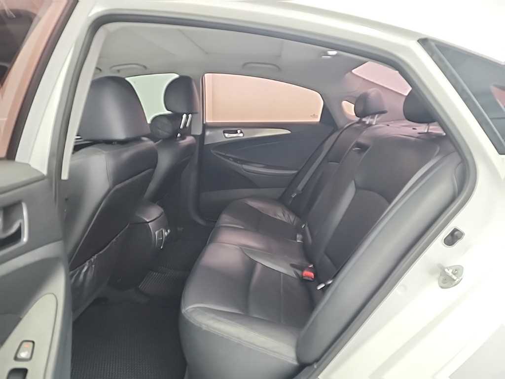 HYUNDAI Sonata - Vista 12