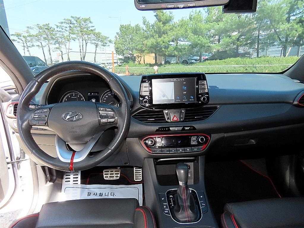 HYUNDAI i30 - Vista 7