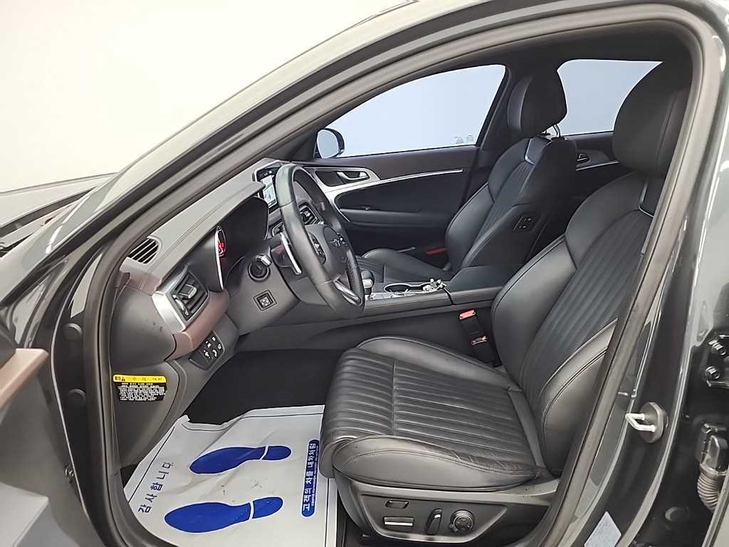 Genesis G70 - Vista 11